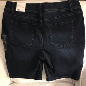 Lane Bryant Essential Stretch Bermuda shorts